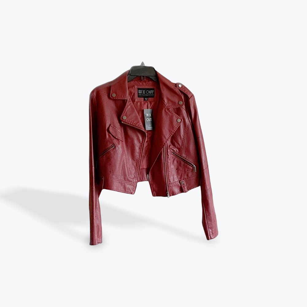 Womens faux leather jacket. Was to big on me brand new tags and all still on .